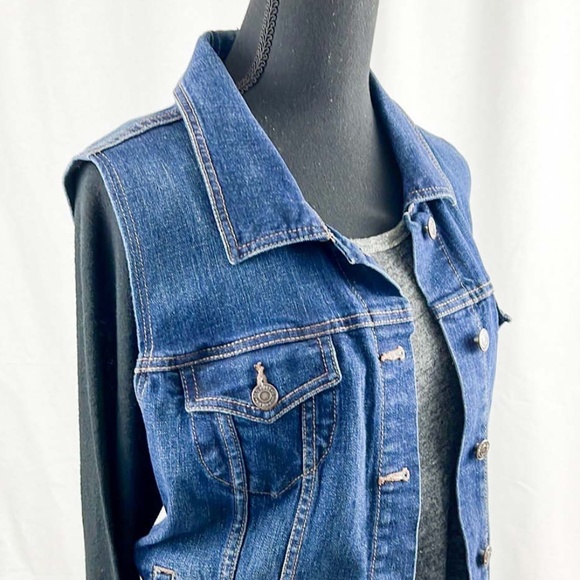 Old Navy Women's Sleeveless Jacket - Picture 3 of 10